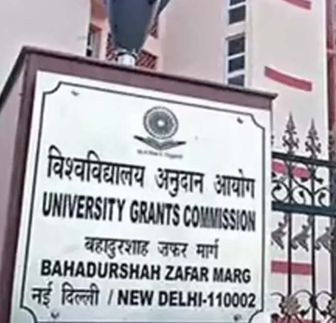 மாணவர்கள் கூடுதலாக ஒரு மொழி  கற்கும் திட்டம்: யு.ஜி.சி. உத்தரவு